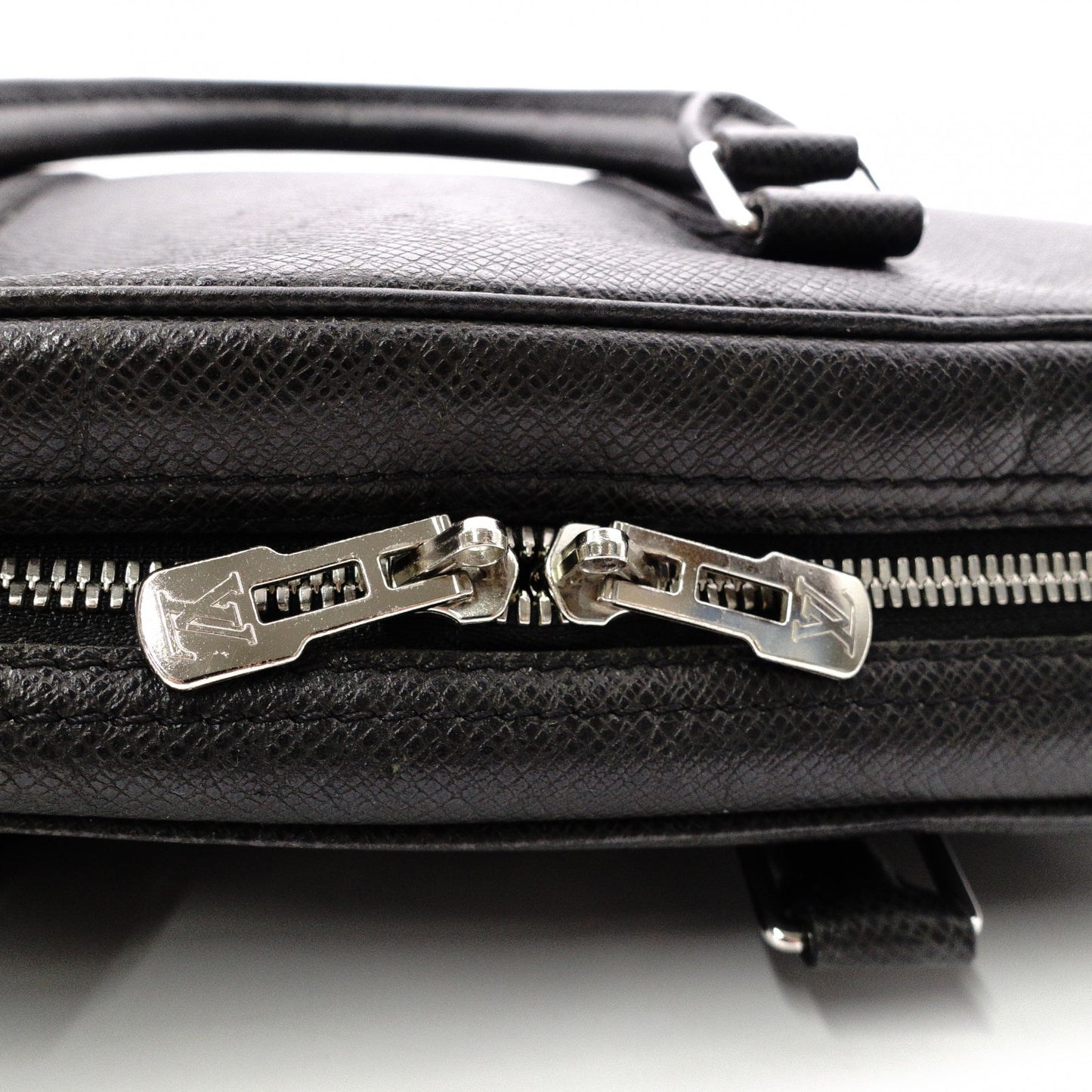LOUIS VUITTON Taiga Business Bag, Leather, Black, Men's, 2-Way, Silver Hardware