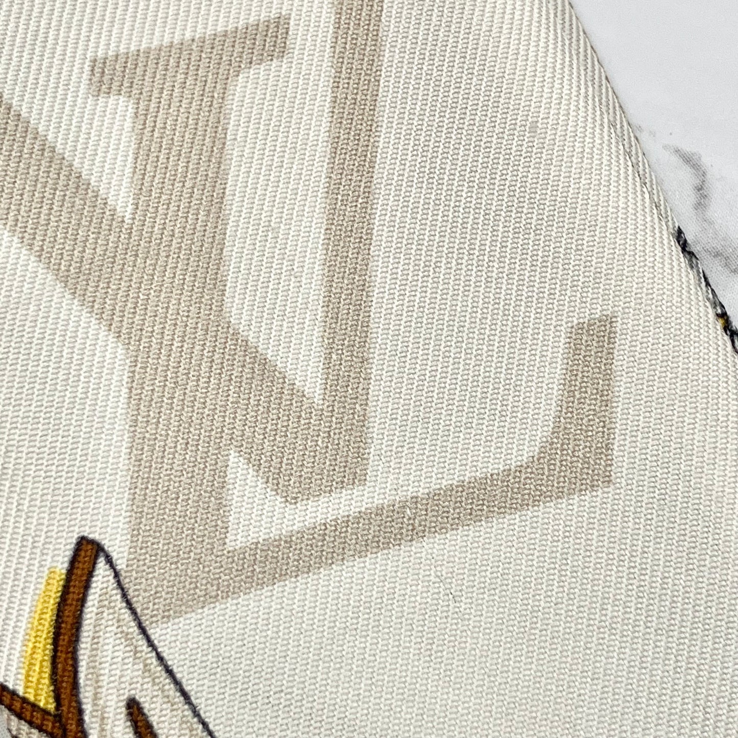 LOUIS VUITTON Twilly