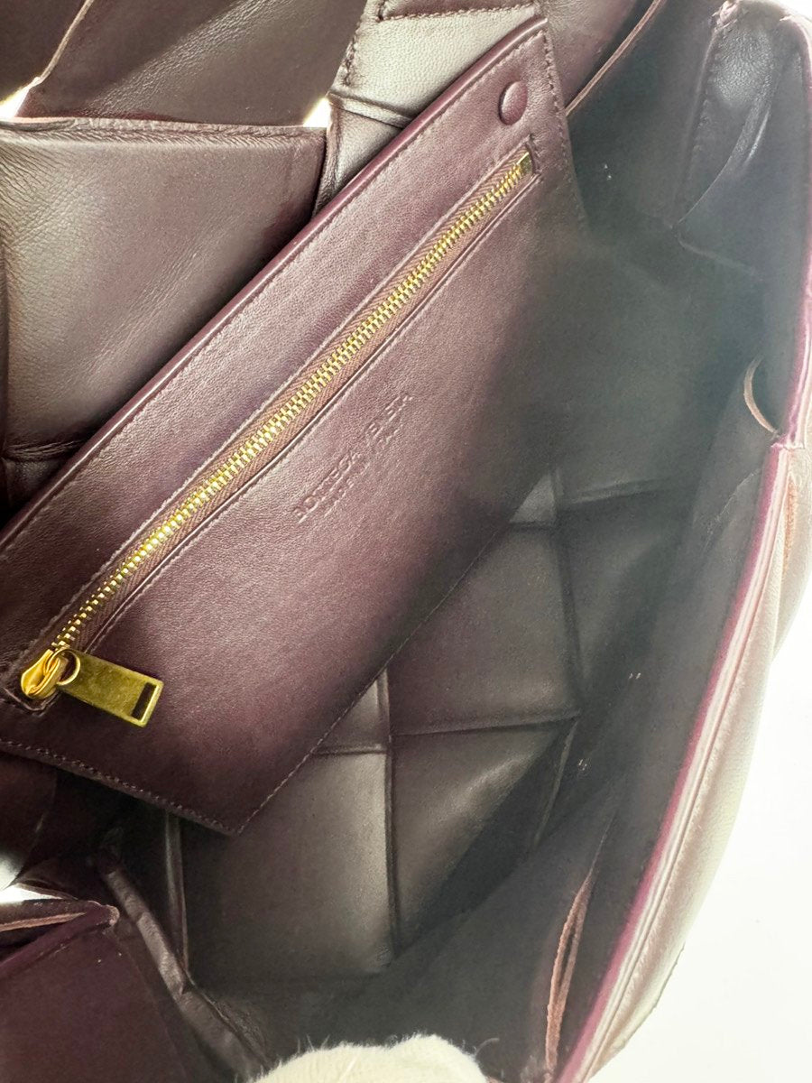 Bottega Veneta Intrecciato Shoulder Bag Purple Leather Crossbody R801587