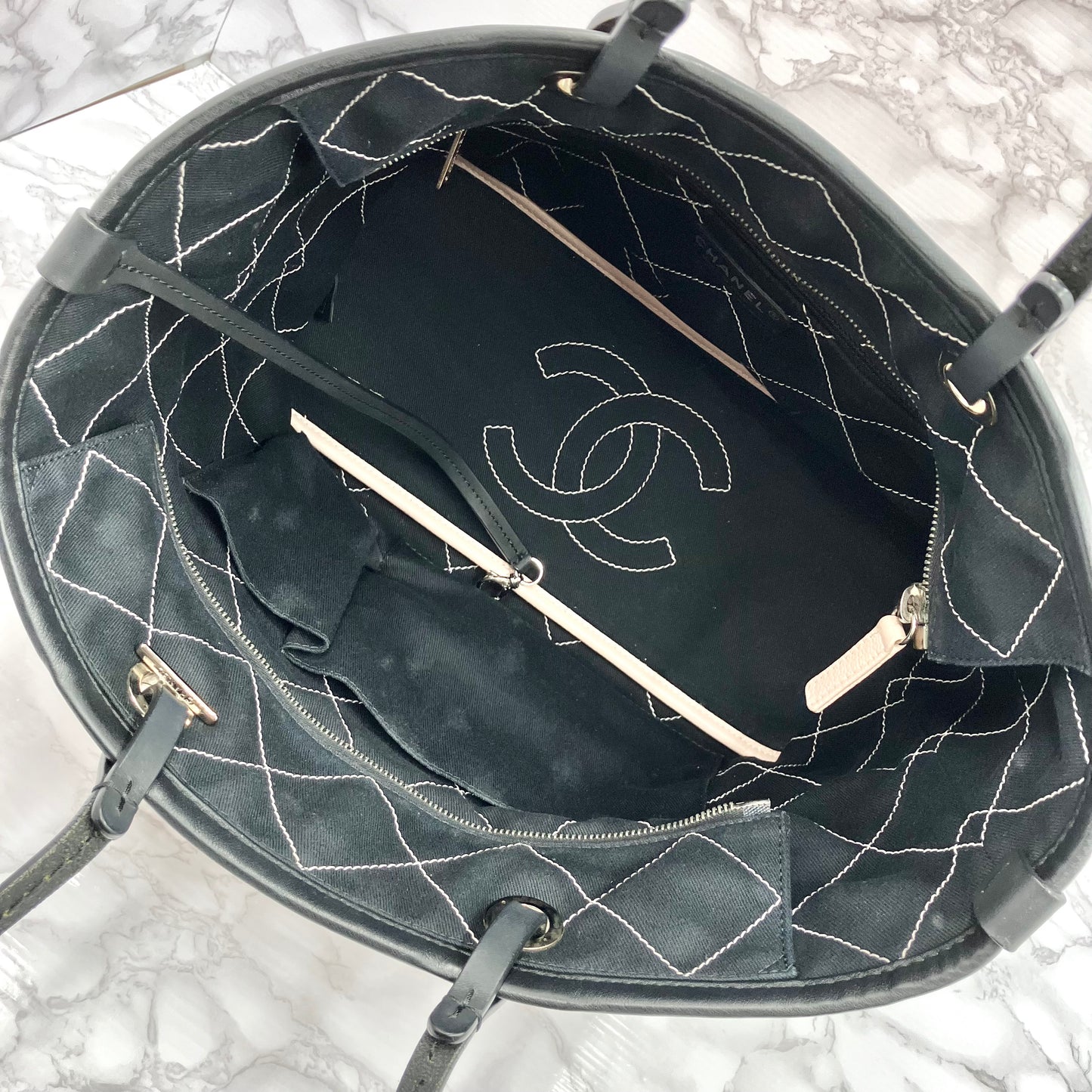 CHANEL Bicolore tote bag caviar skin