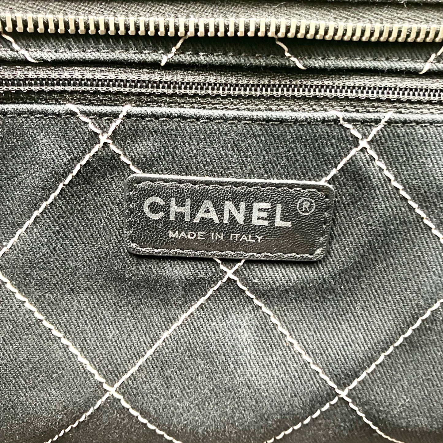 CHANEL Bicolore tote bag caviar skin