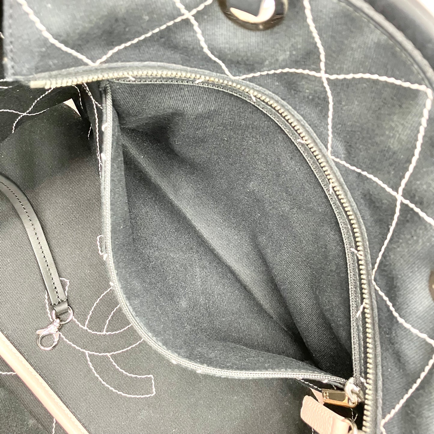 CHANEL Bicolore tote bag caviar skin
