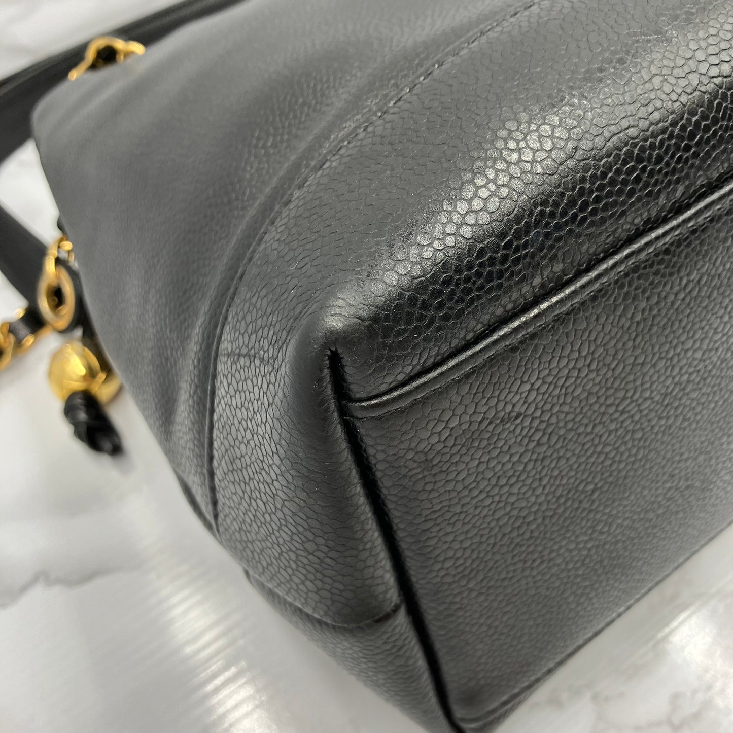 CHANEL chain tote caviar