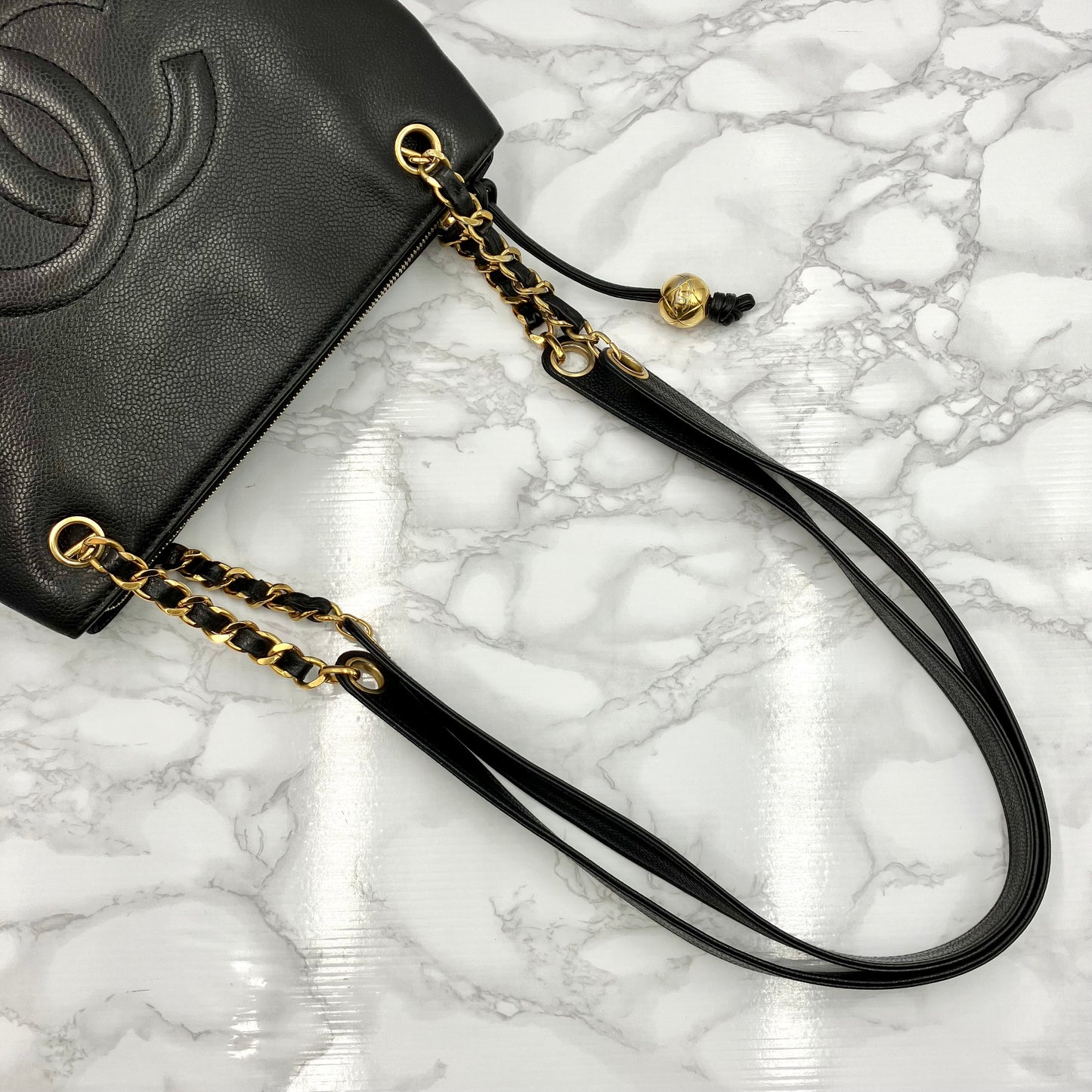 CHANEL chain tote caviar
