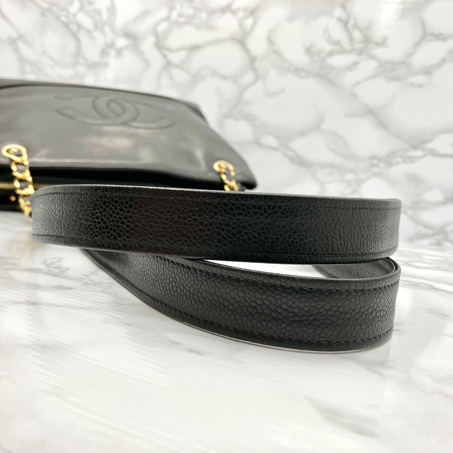 CHANEL chain tote caviar
