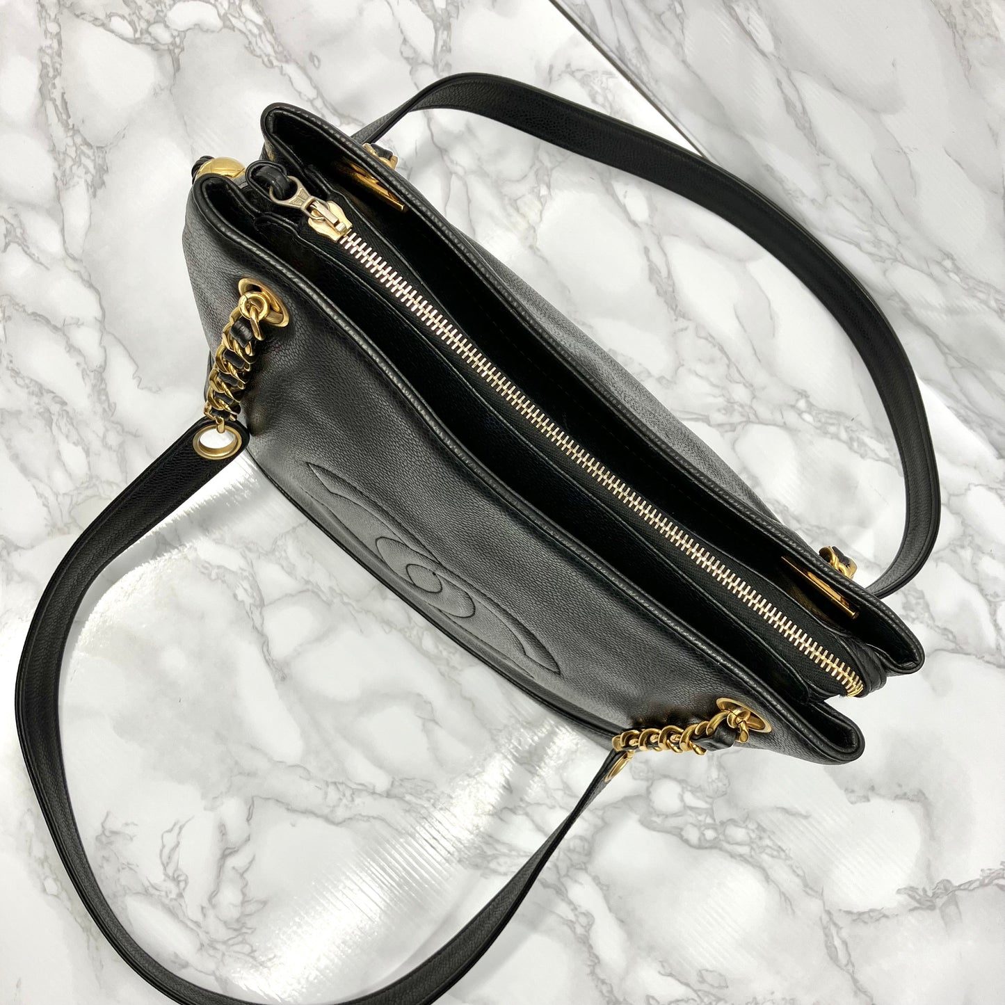 CHANEL chain tote caviar