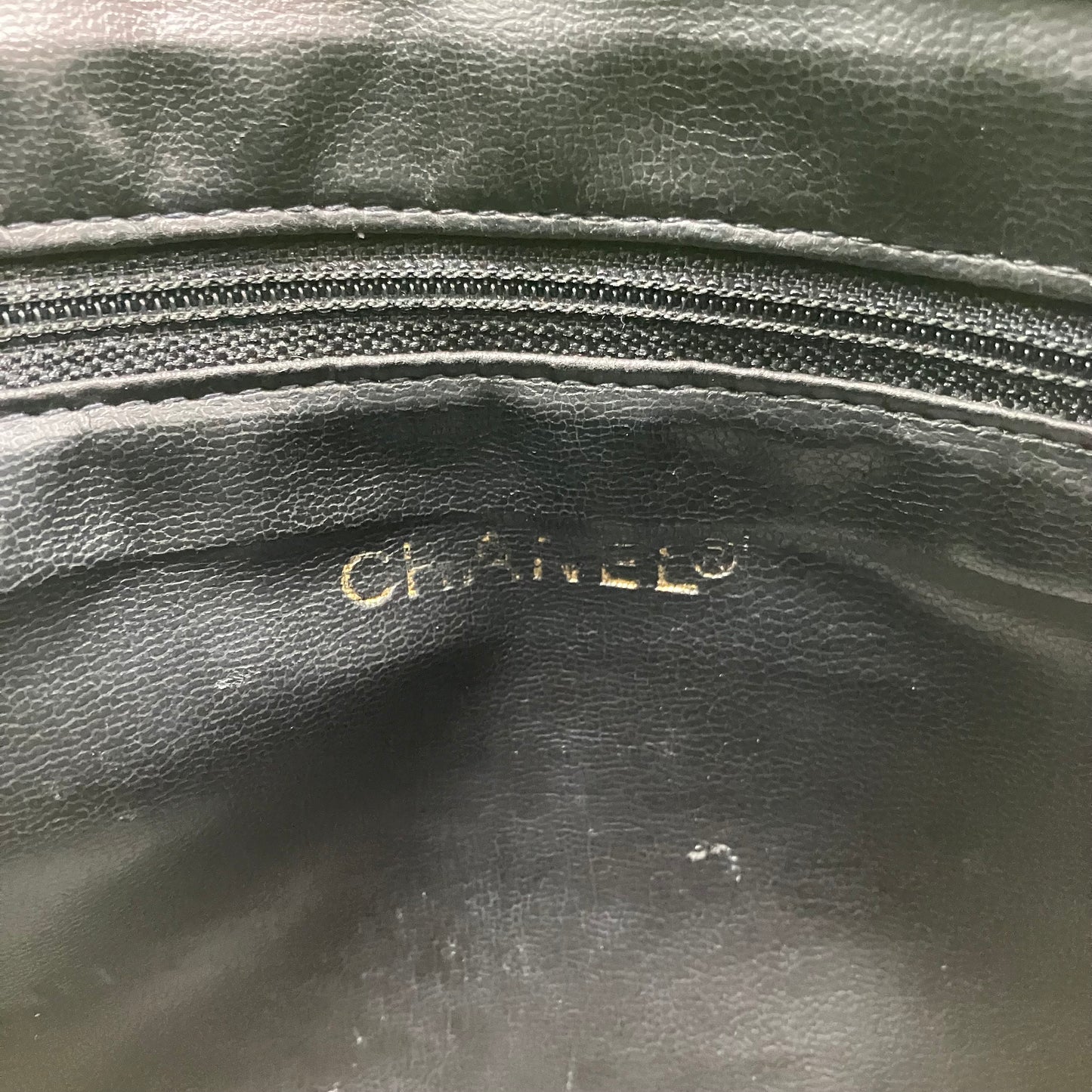 CHANEL chain tote caviar