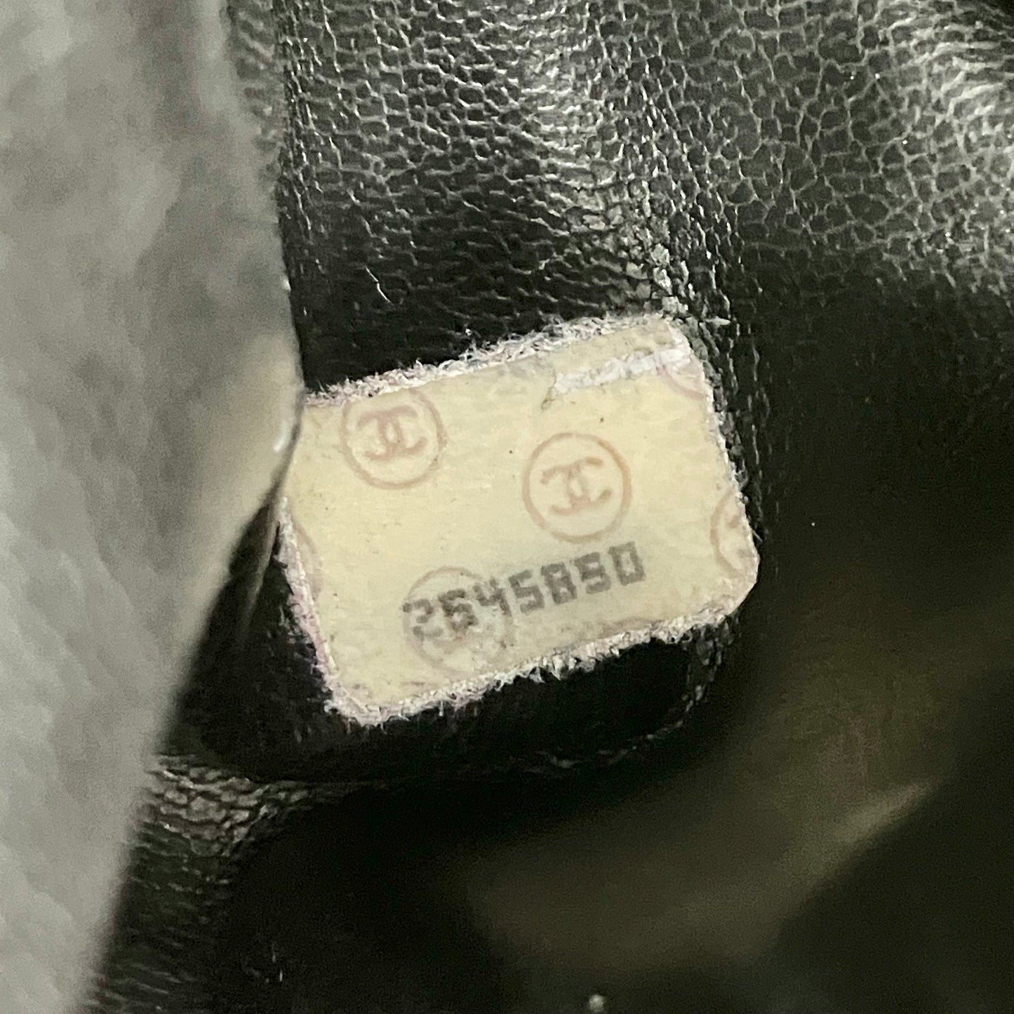 CHANEL chain tote caviar
