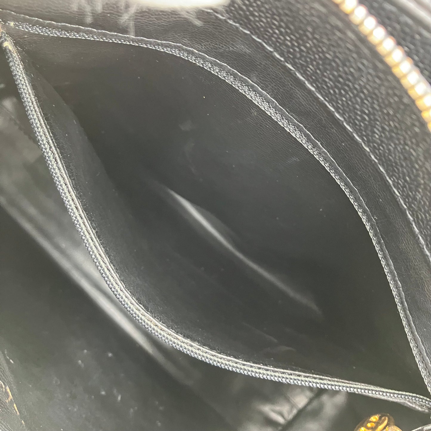 CHANEL chain tote caviar