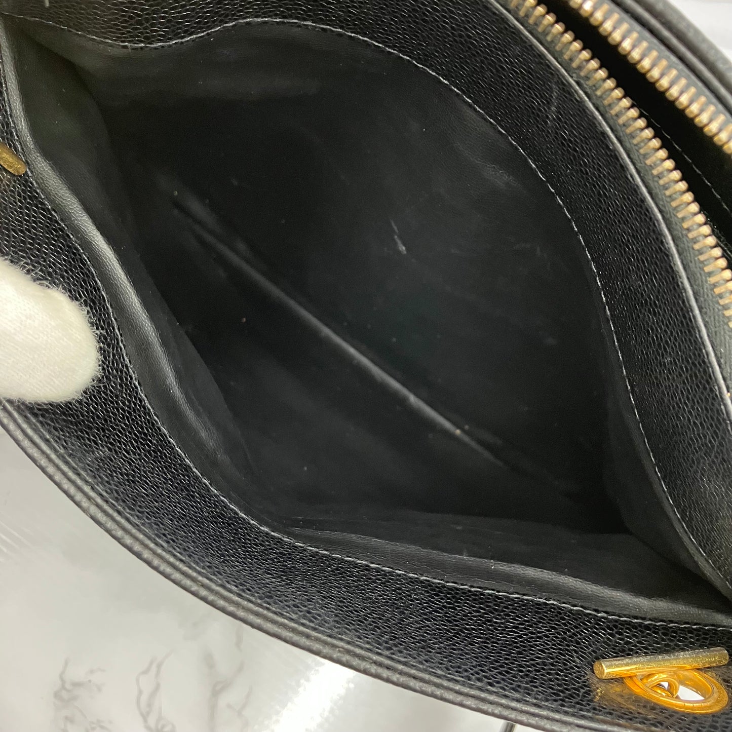 CHANEL chain tote caviar