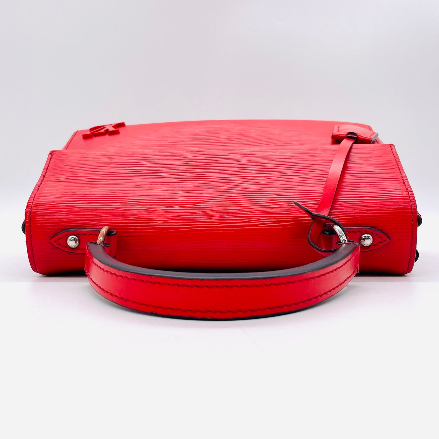 LOUIS VUITTON Epi Cluny BB