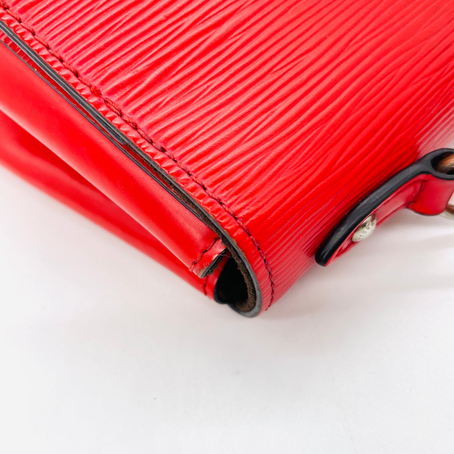 LOUIS VUITTON Epi Cluny BB