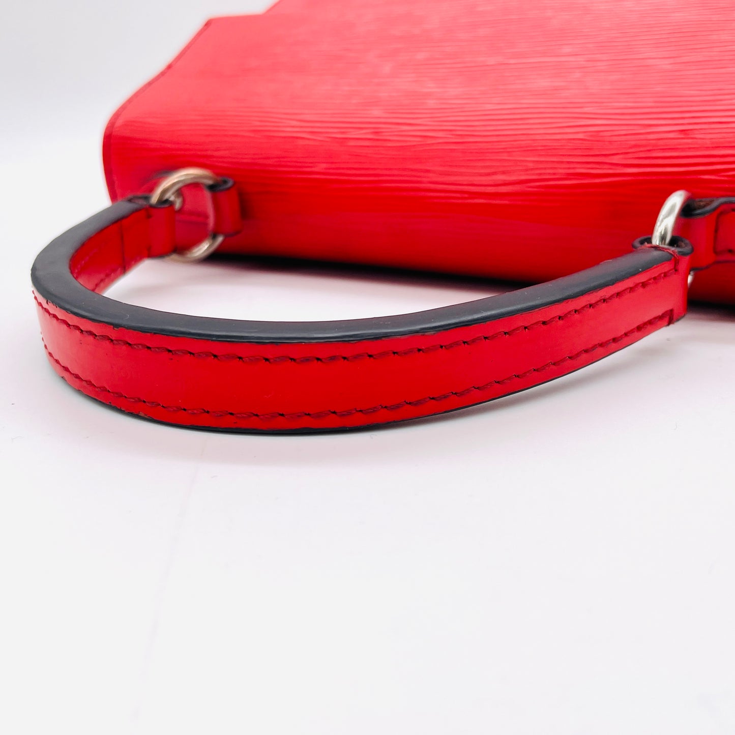 LOUIS VUITTON Epi Cluny BB