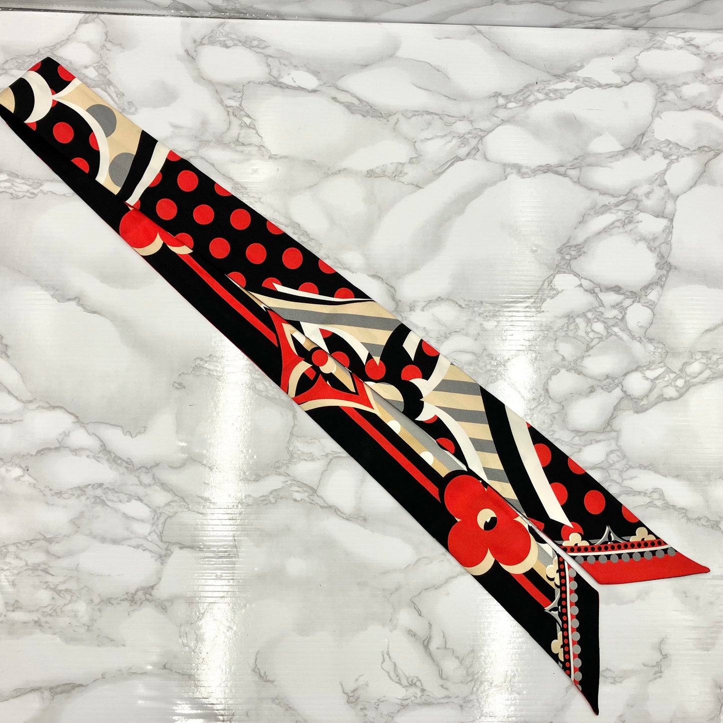 LOUIS VUITTON Twilly