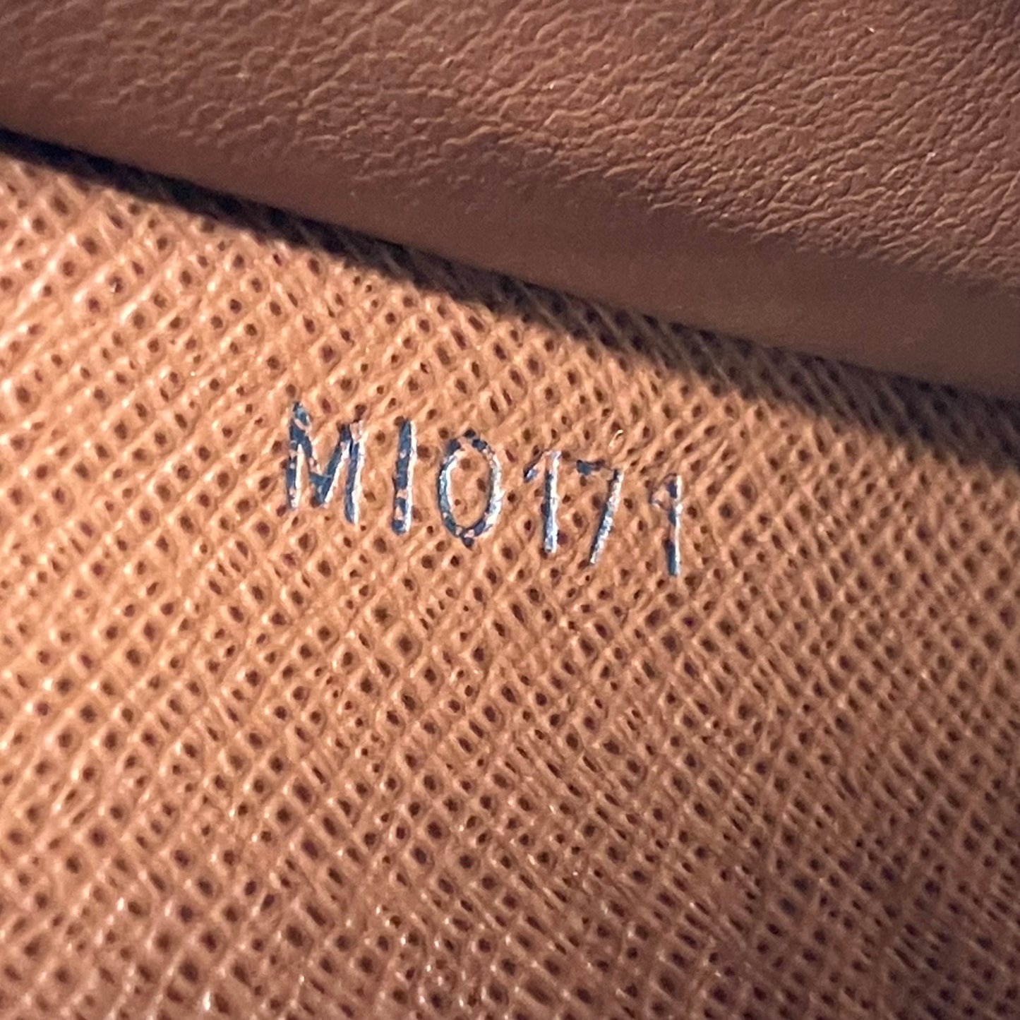 LOUIS VUITTON Monogram zippy compact