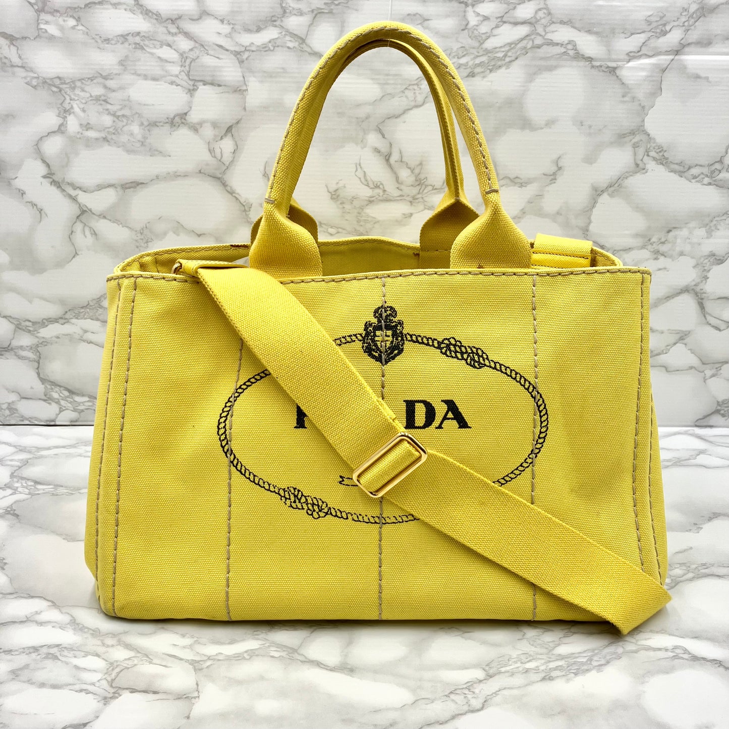 PRADA Canapa M