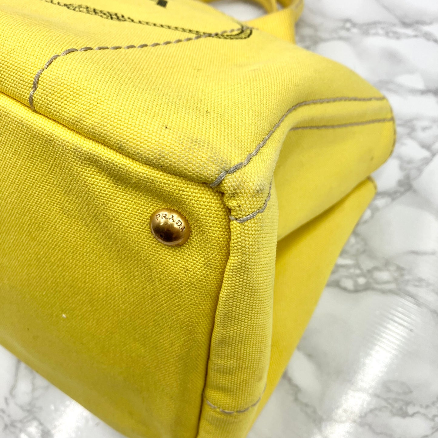 PRADA Canapa M