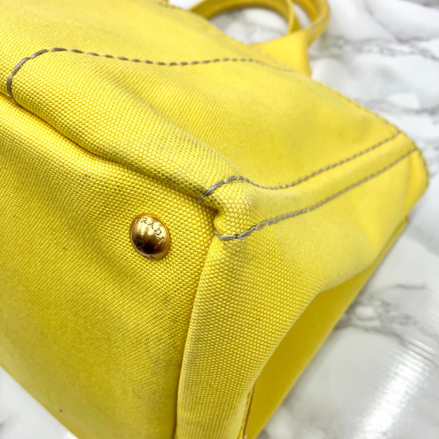 PRADA Canapa M
