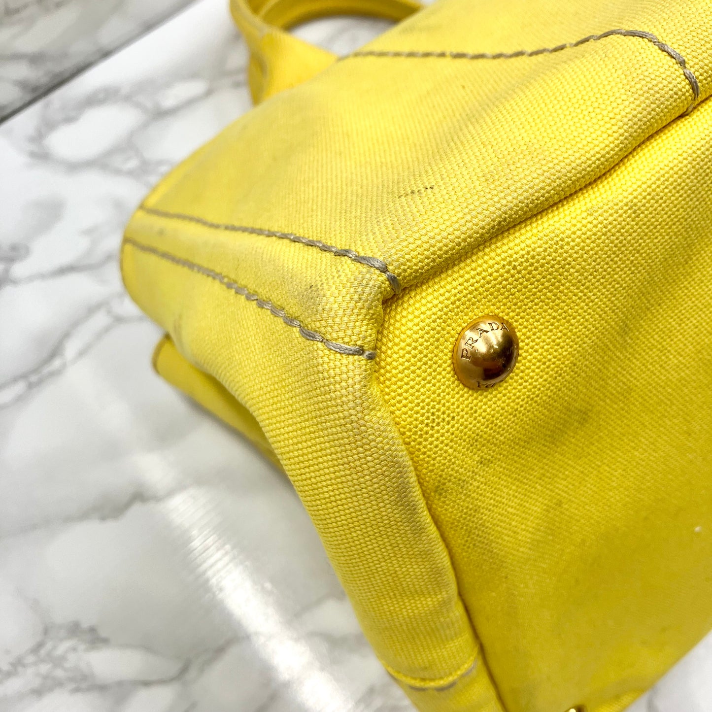 PRADA Canapa M