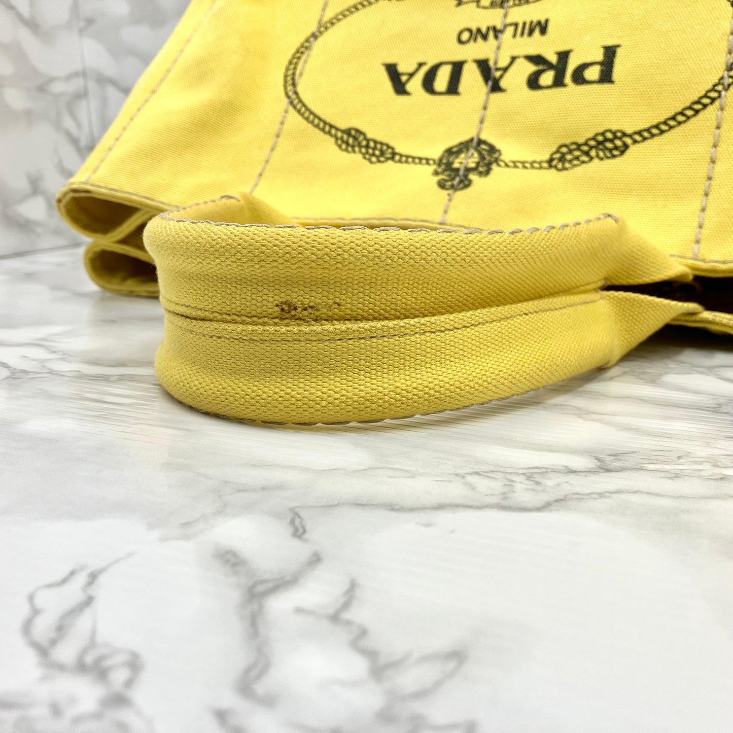 PRADA Canapa M