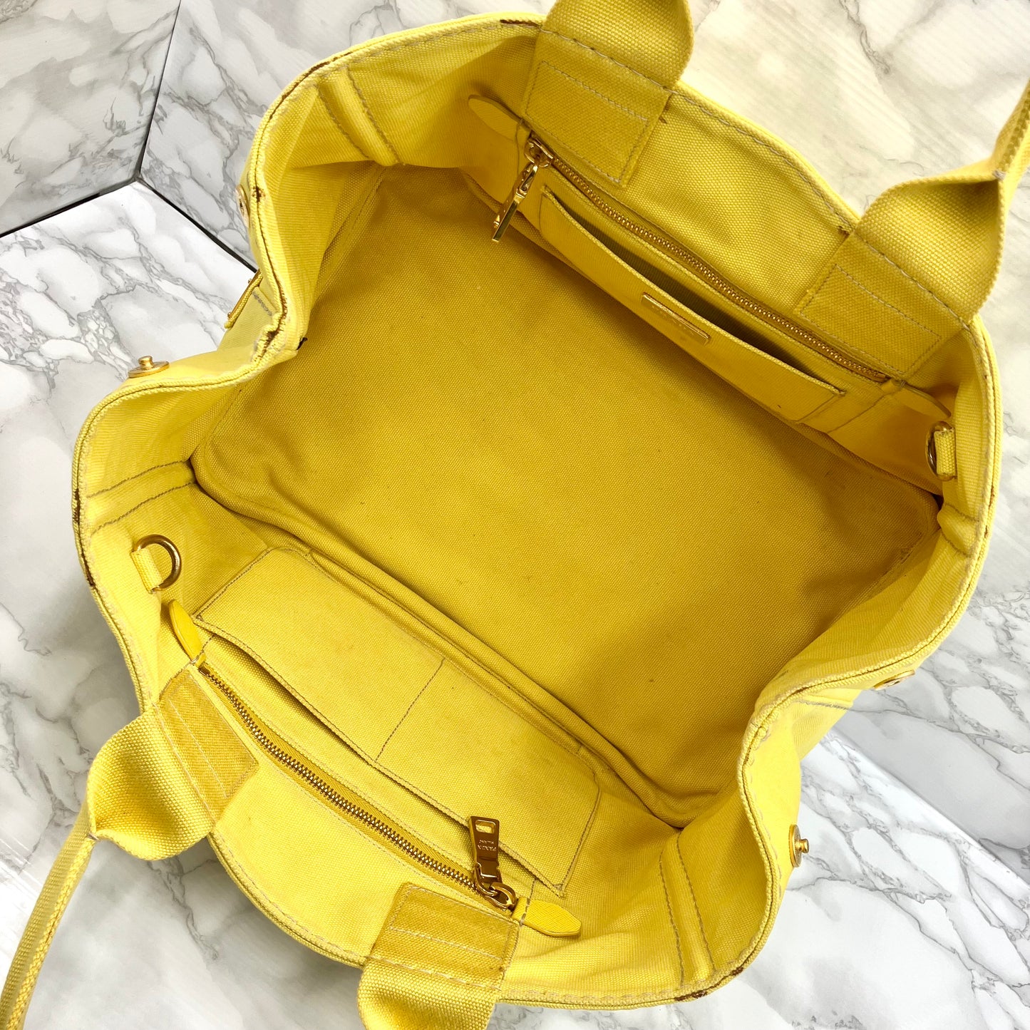PRADA Canapa M