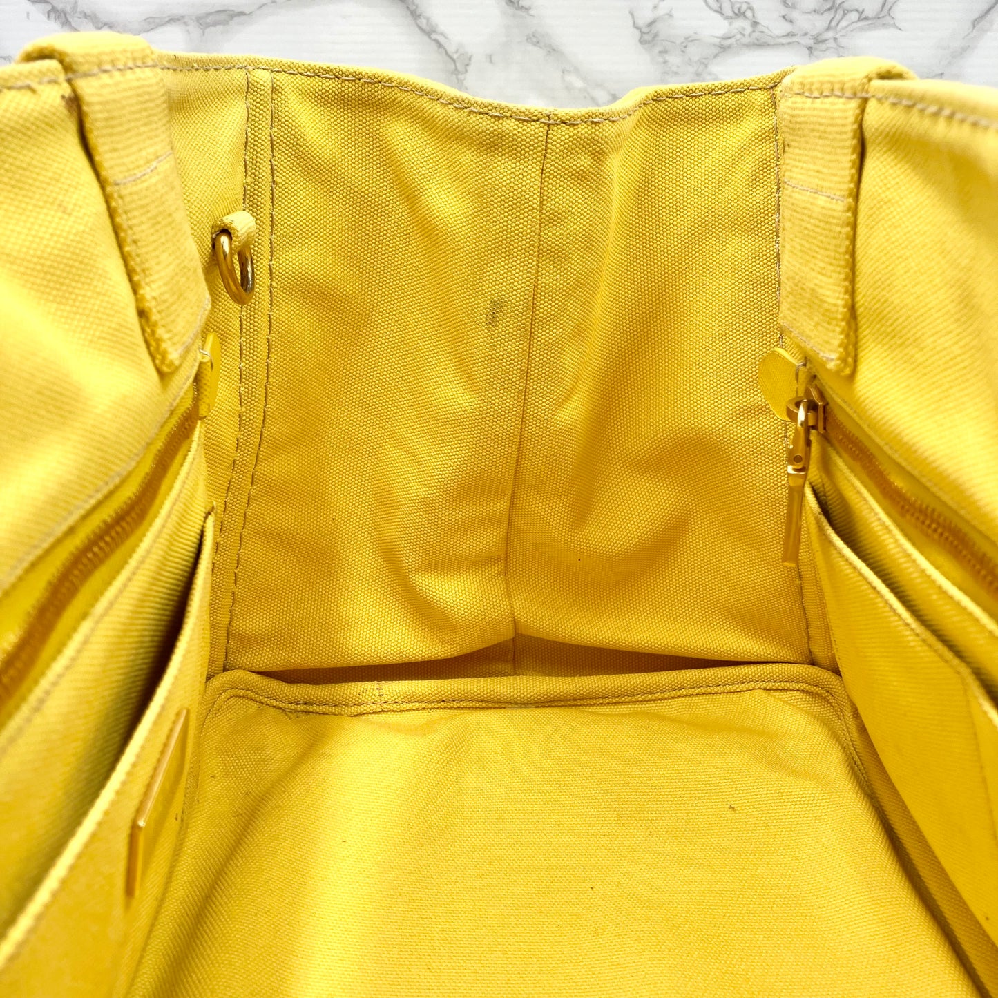 PRADA Canapa M