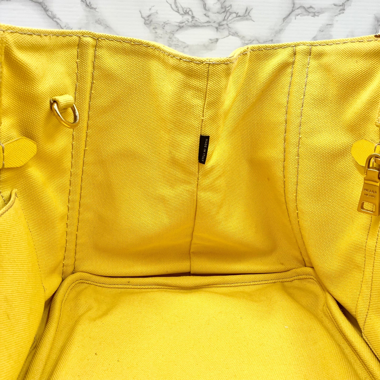 PRADA Canapa M