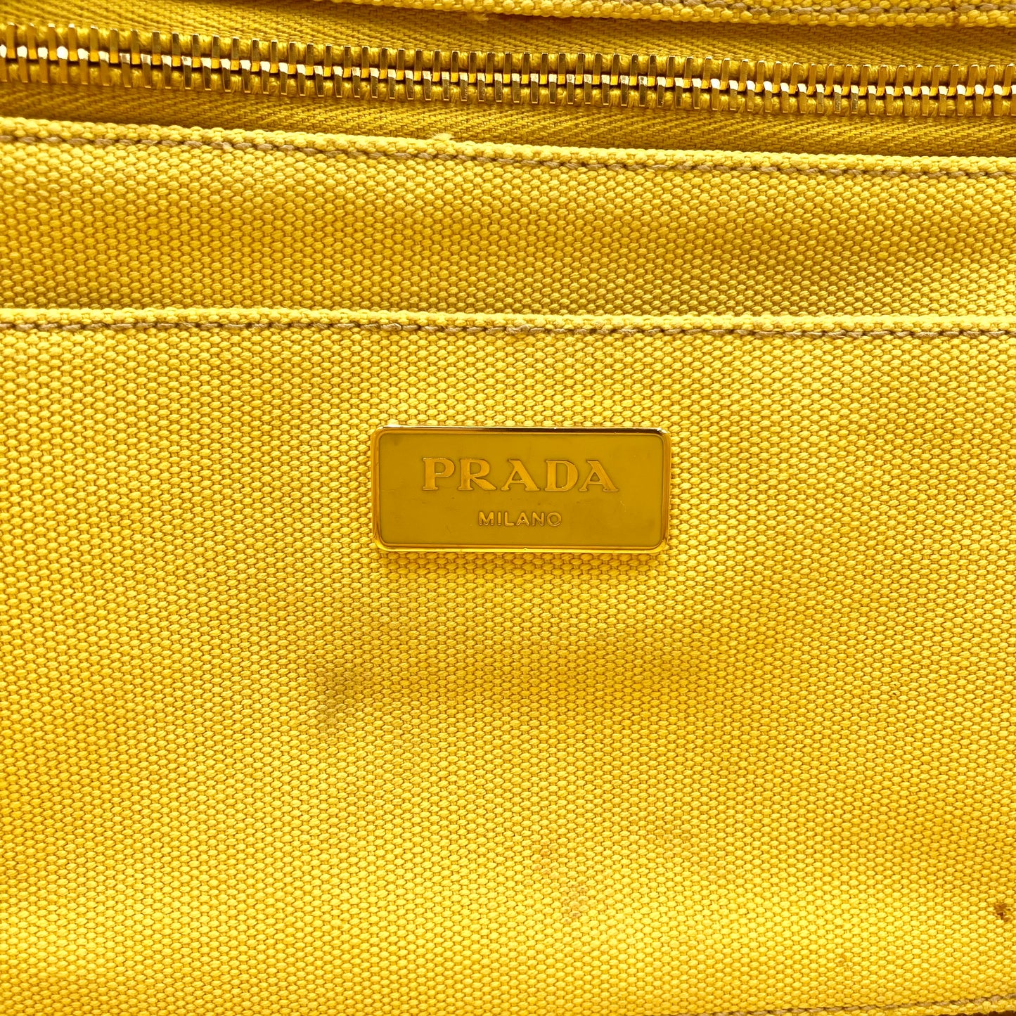PRADA Canapa M