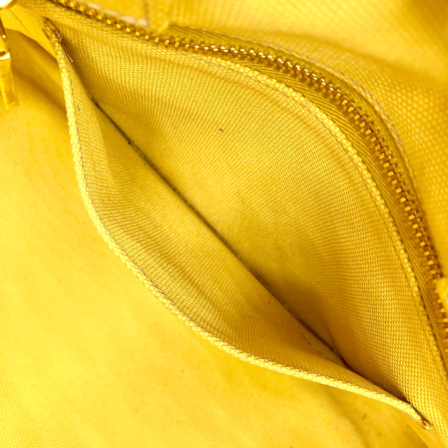 PRADA Canapa M