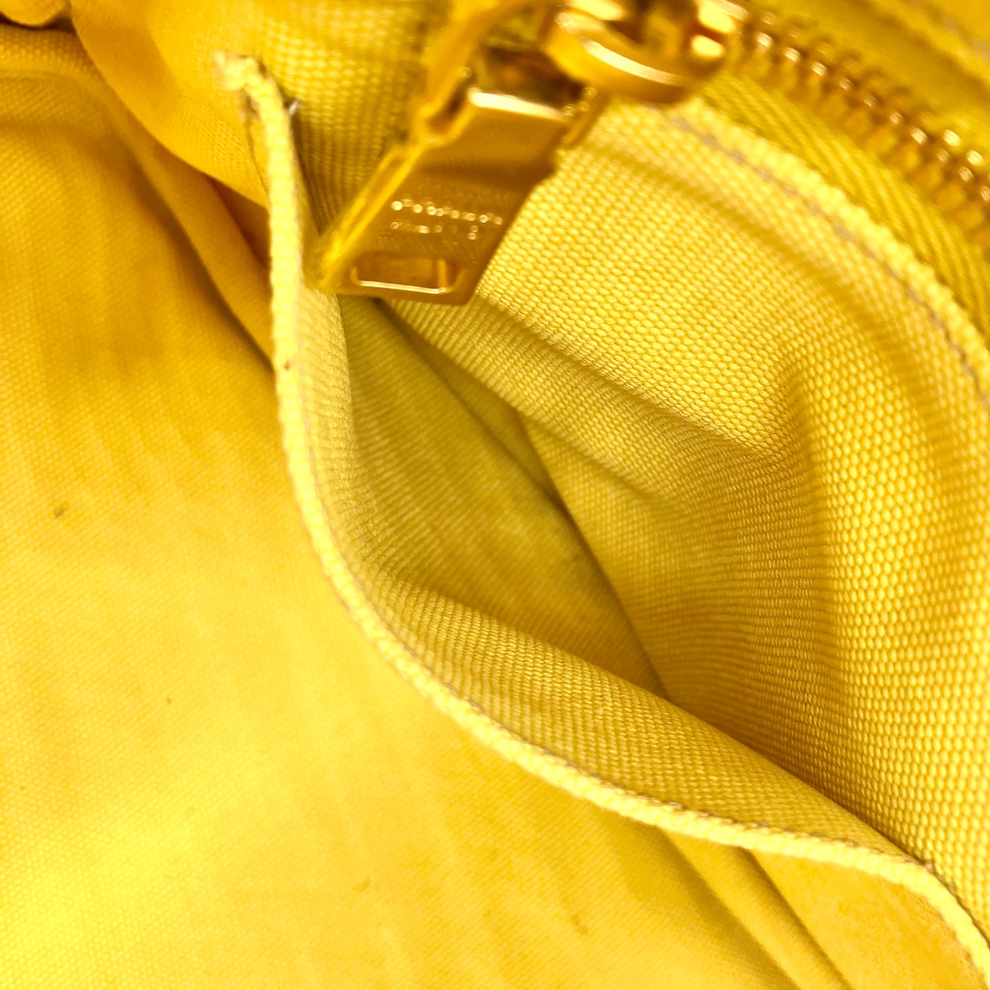 PRADA Canapa M