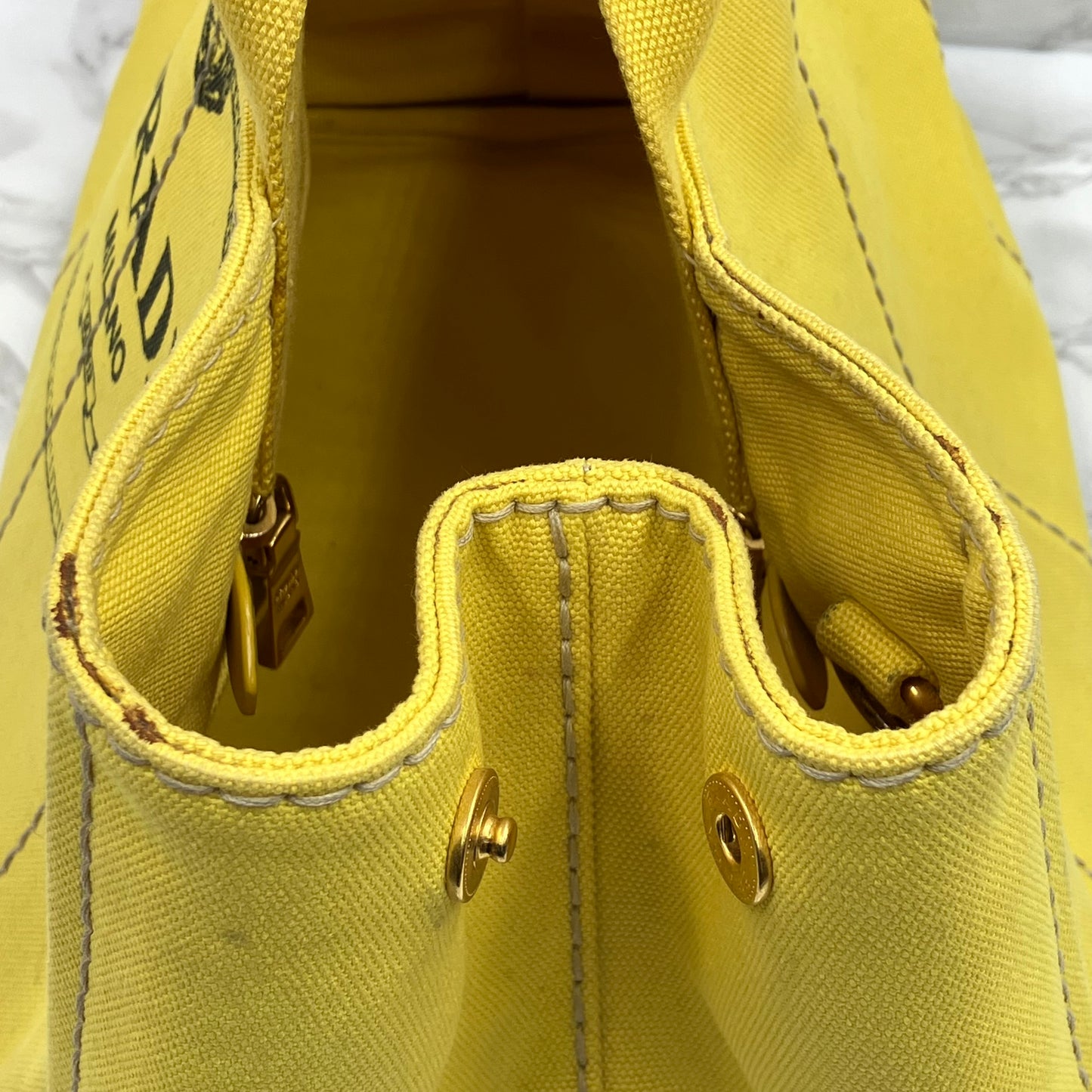 PRADA Canapa M