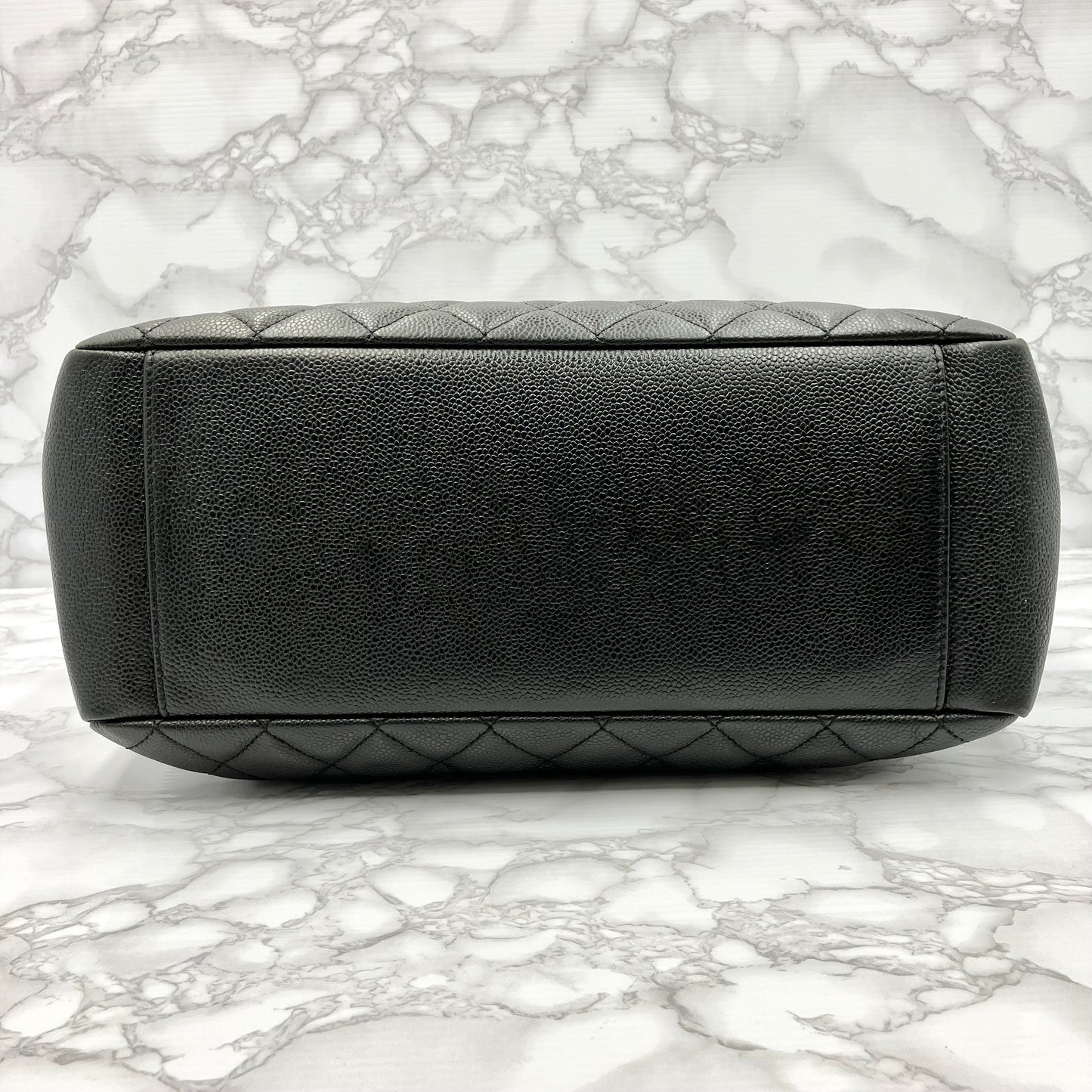 CHANEL GST Caviar skin chain tote