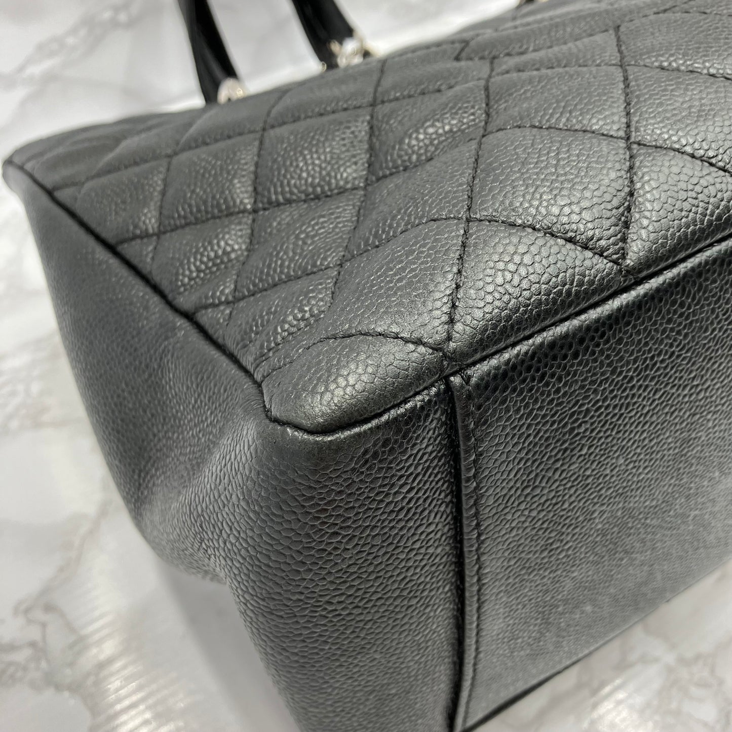 CHANEL GST Caviar skin chain tote
