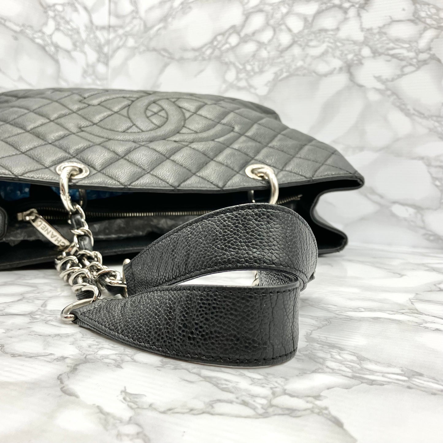 CHANEL GST Caviar skin chain tote