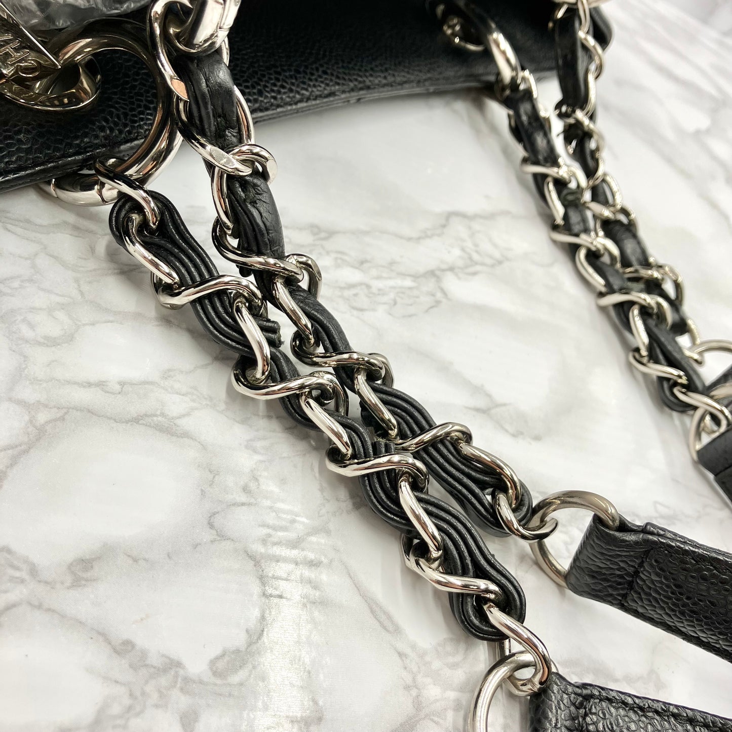 CHANEL GST Caviar skin chain tote