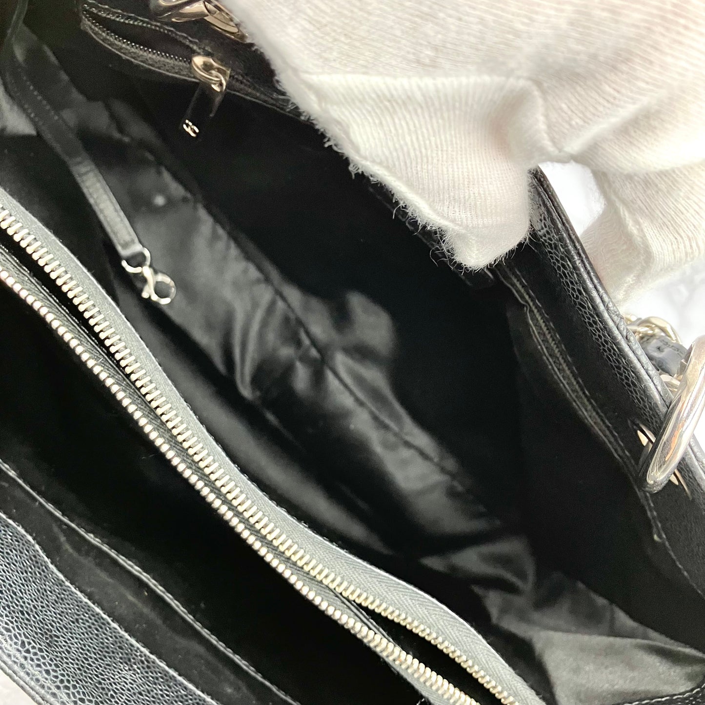 CHANEL GST Caviar skin chain tote