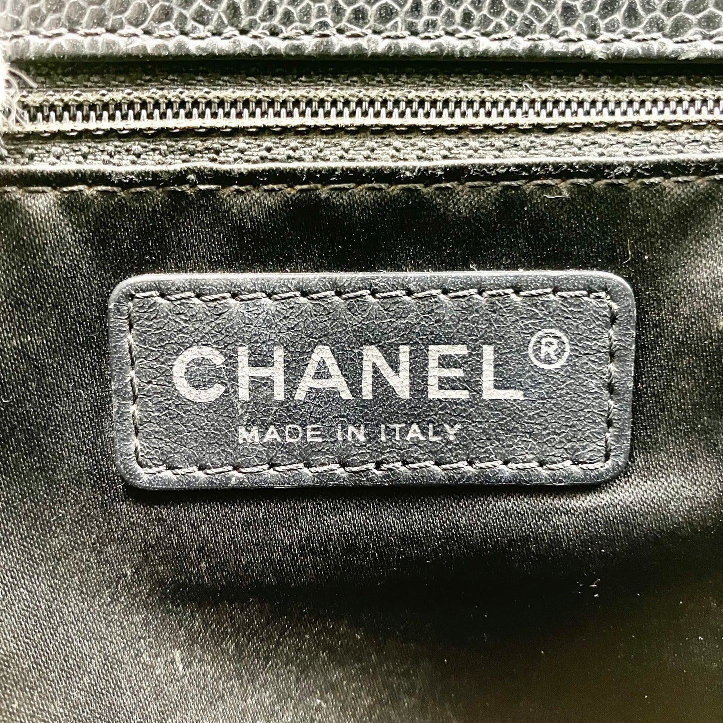 CHANEL GST Caviar skin chain tote