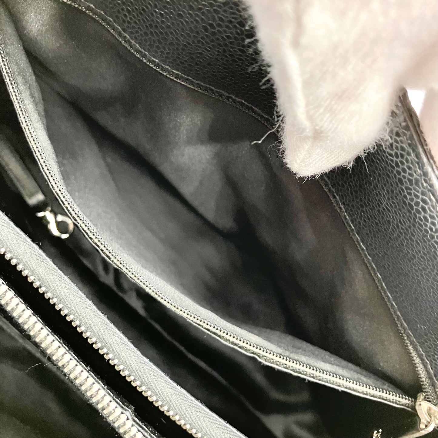CHANEL GST Caviar skin chain tote