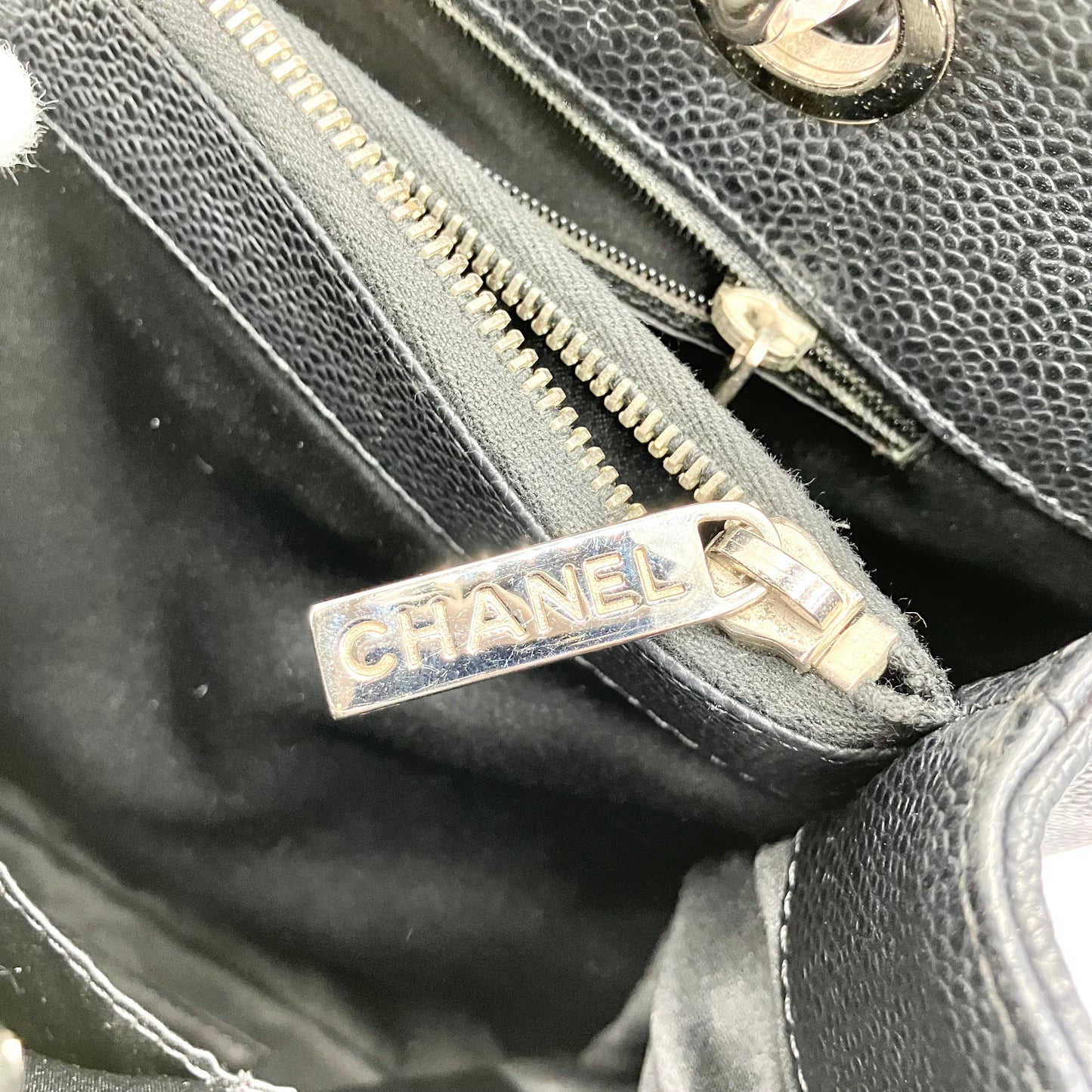 CHANEL GST Caviar skin chain tote