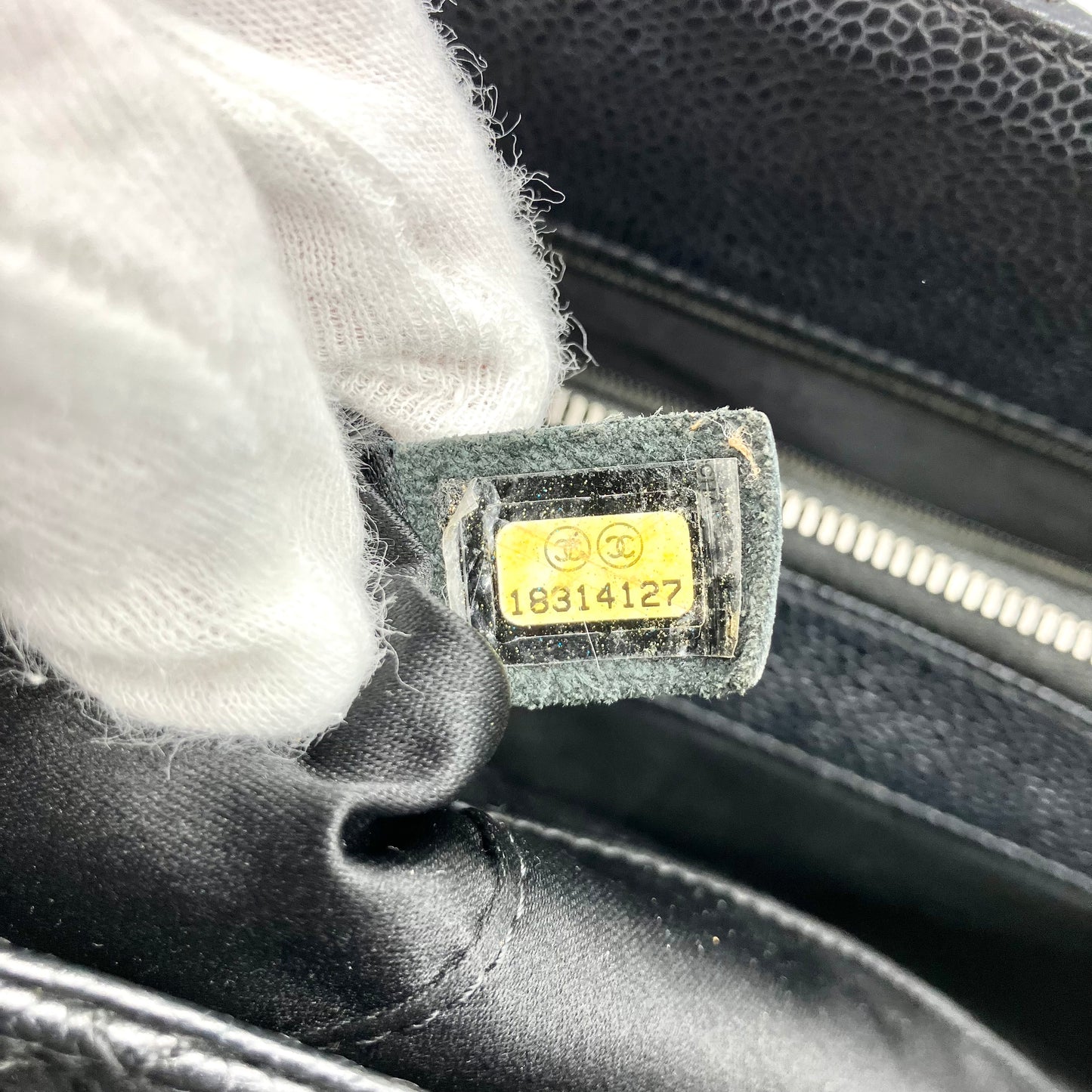 CHANEL GST Caviar skin chain tote