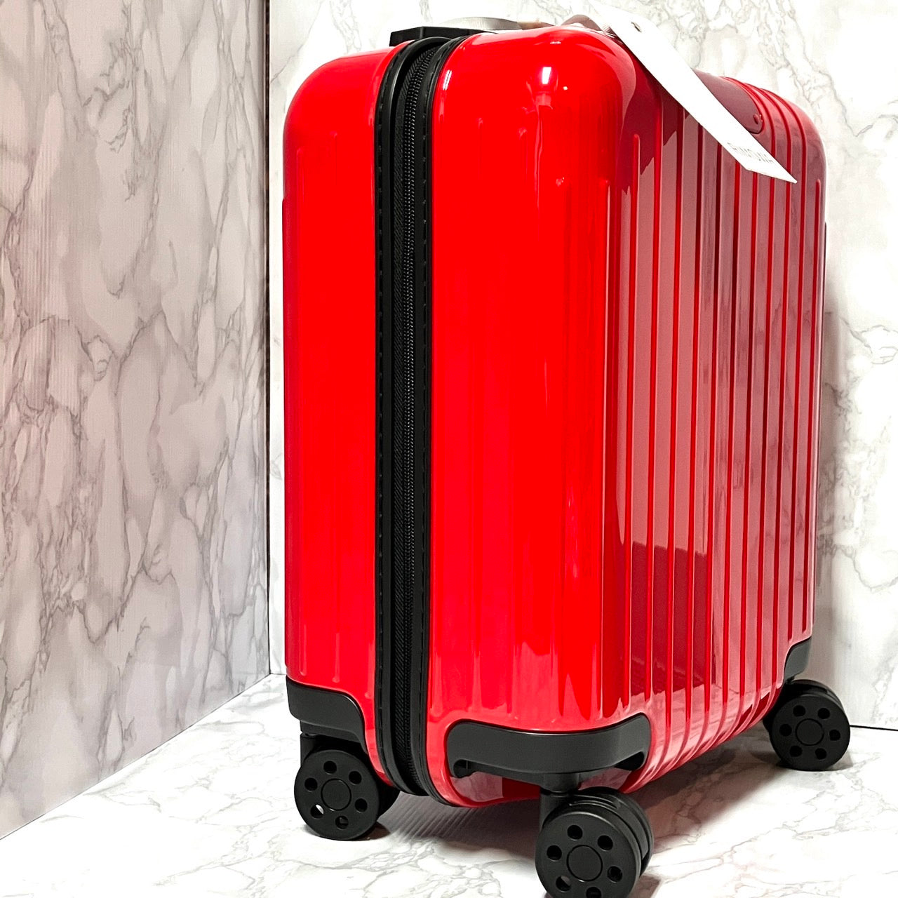 RIMOWA Essential Light