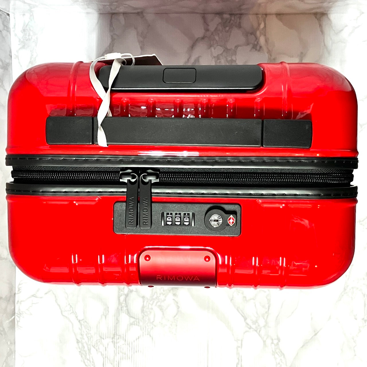 RIMOWA Essential Light