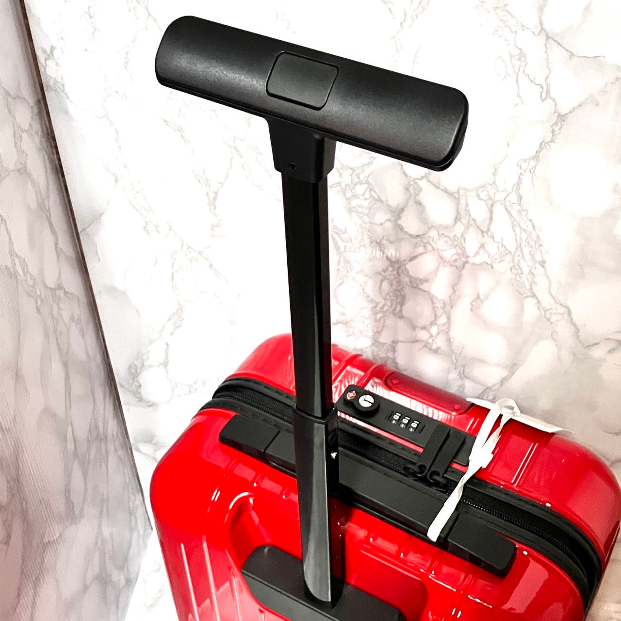 RIMOWA Essential Light