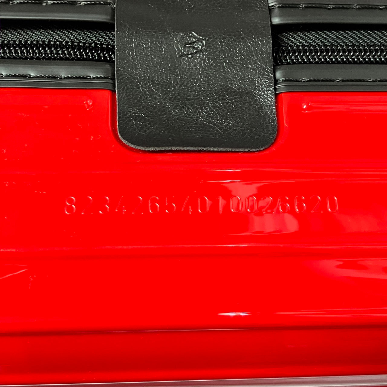 RIMOWA Essential Light