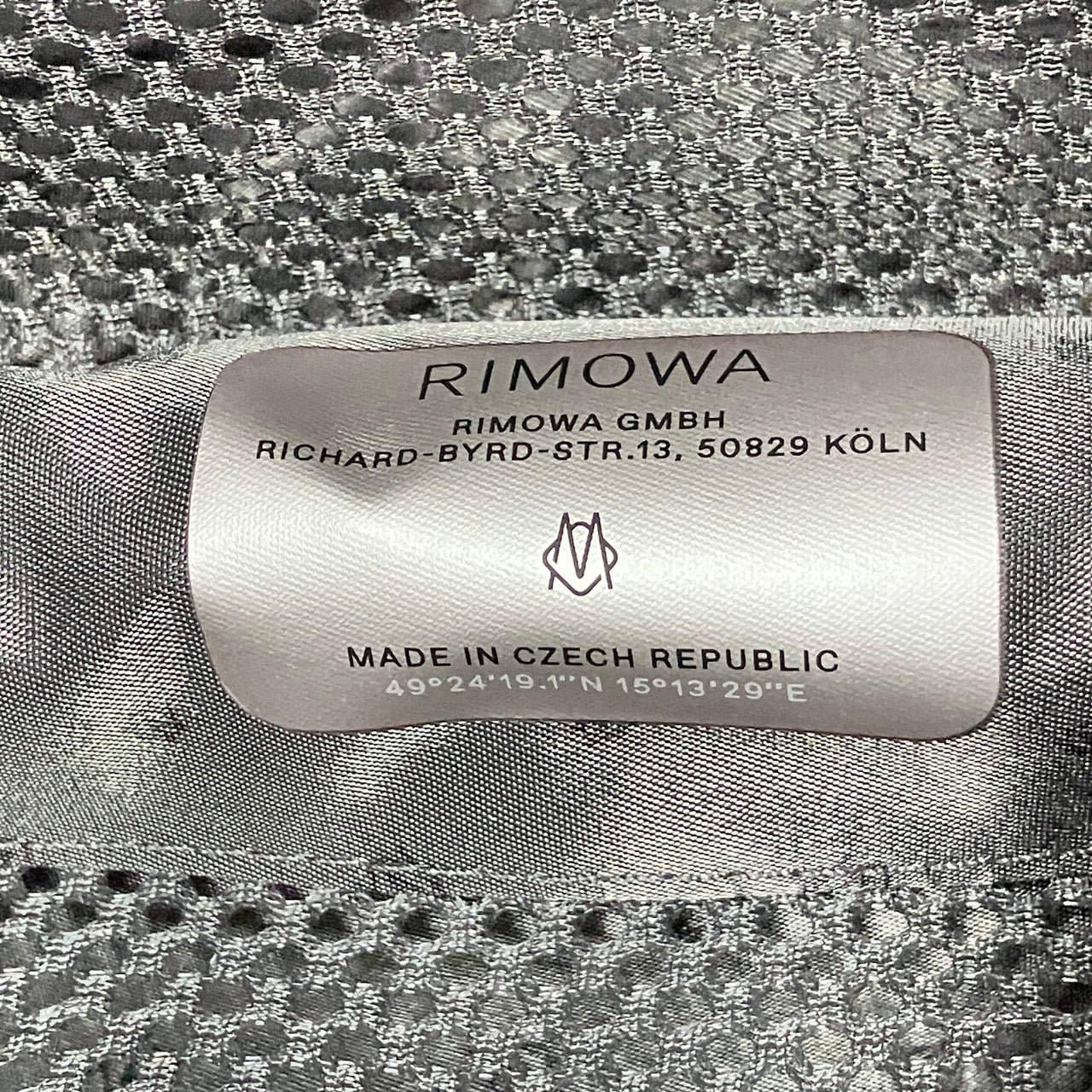 RIMOWA Essential Light
