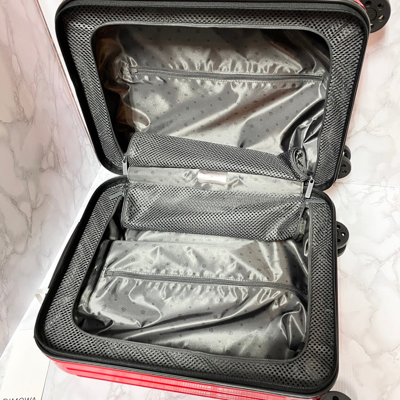 RIMOWA Essential Light