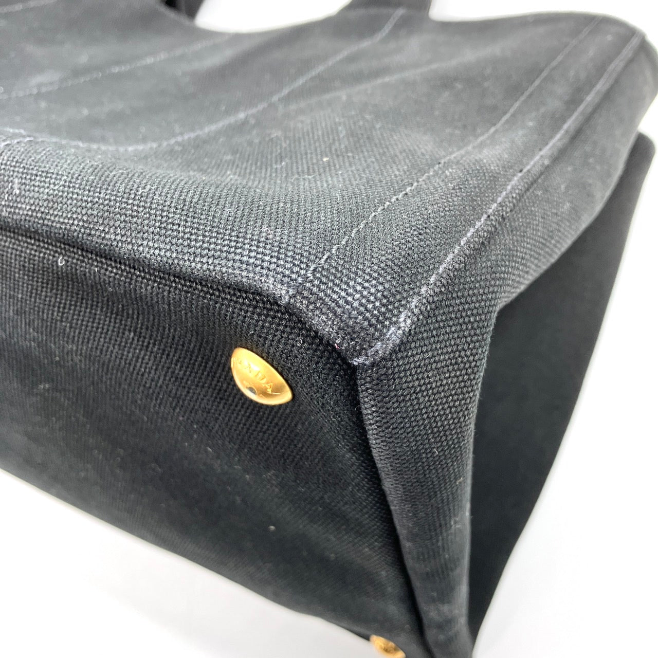 PRADA Studs Kanapa