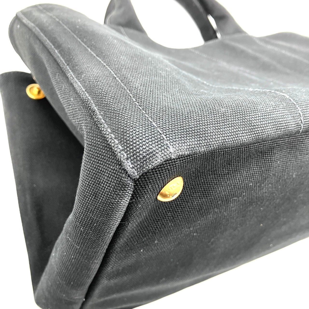 PRADA Studs Kanapa