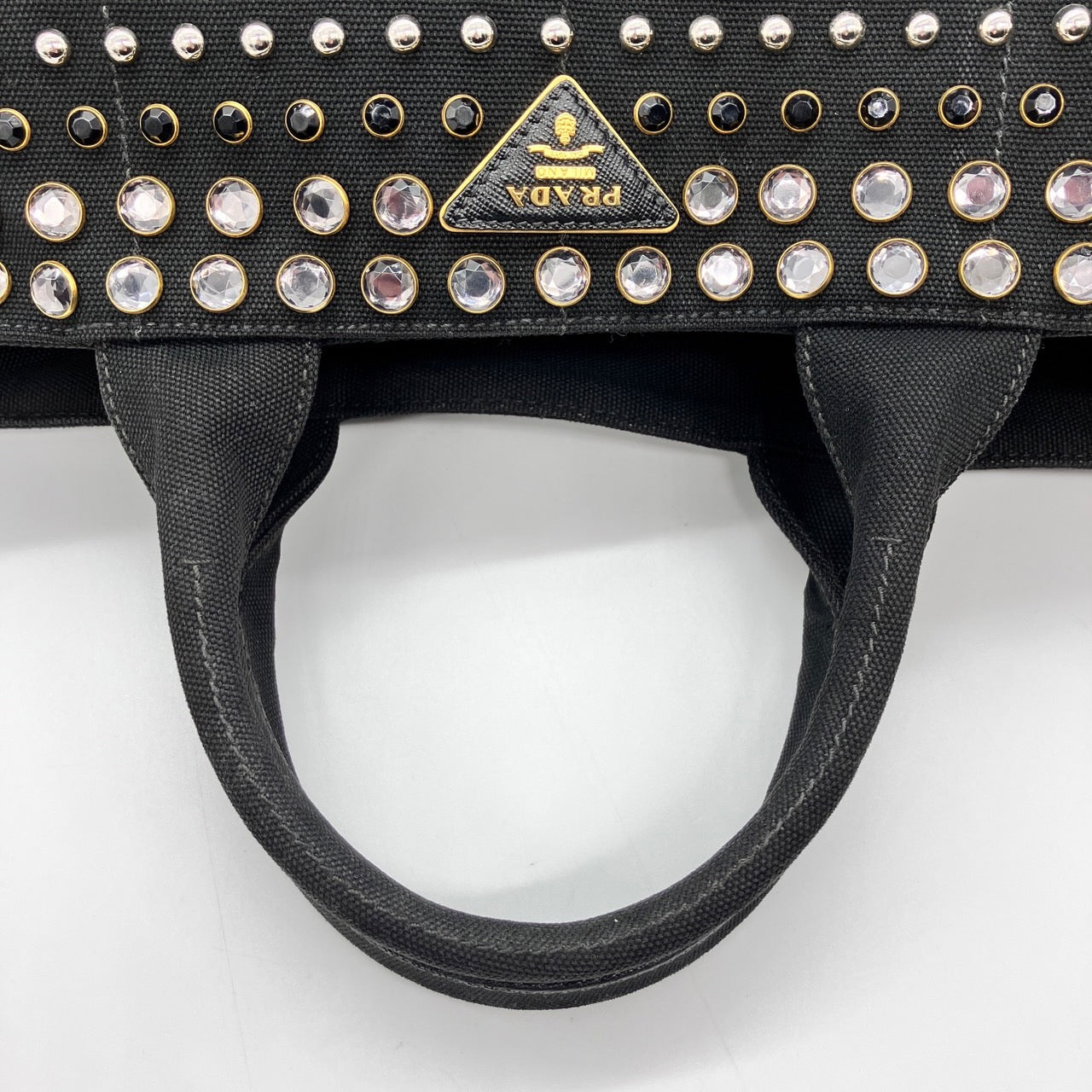 PRADA Studs Kanapa