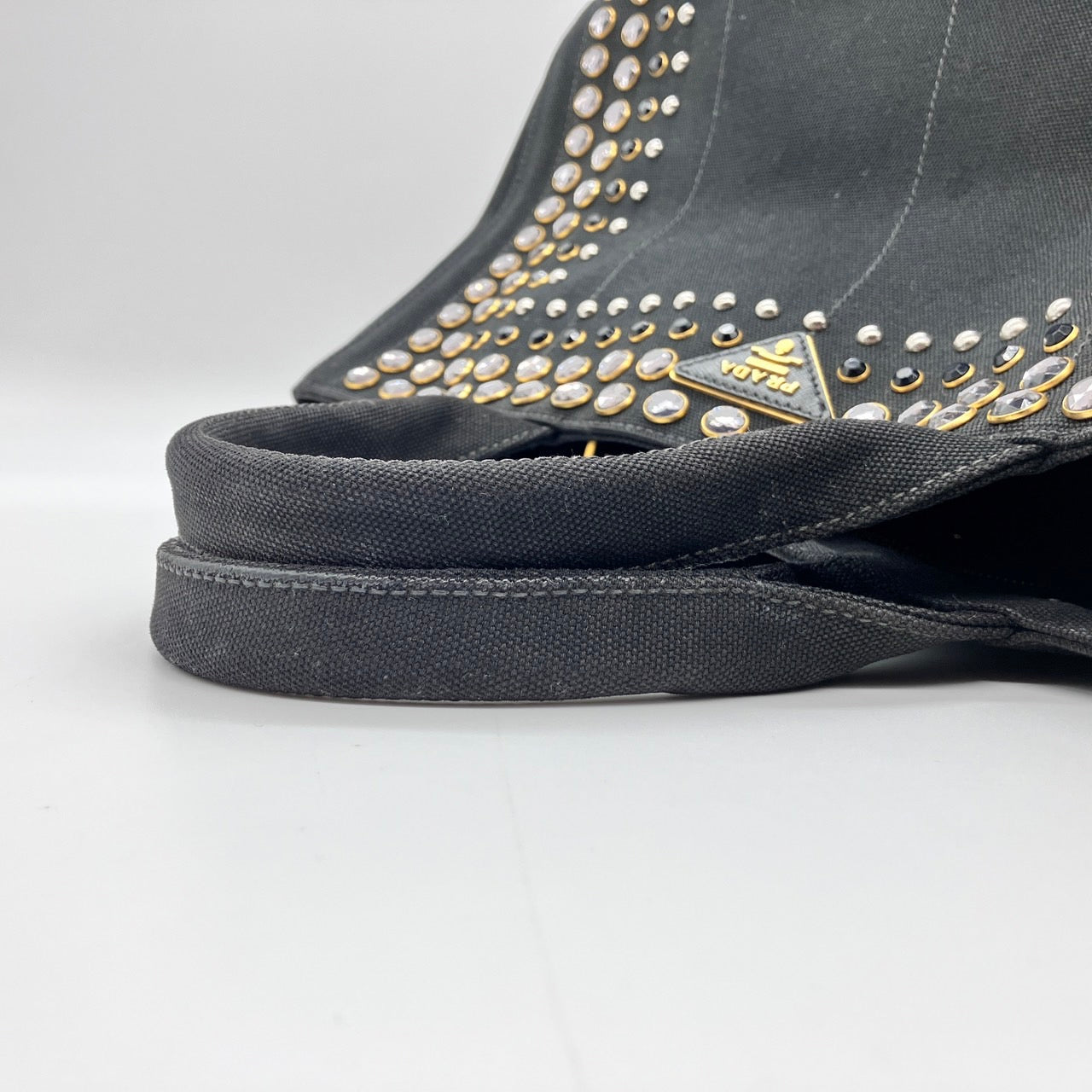 PRADA Studs Kanapa